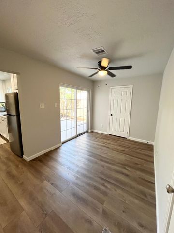 5122 Creek Shadows Drive, Kingwood, TX 77339