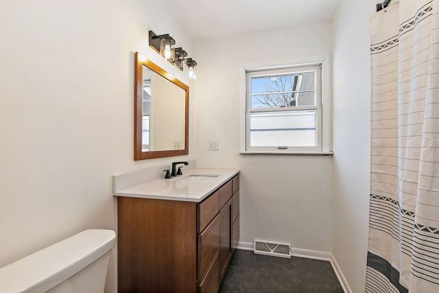 381 Keith Avenue, Crystal Lake, IL 60014