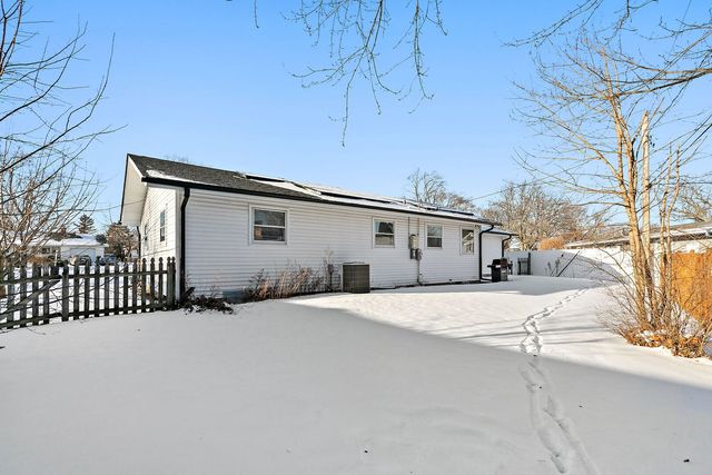 381 Keith Avenue, Crystal Lake, IL 60014