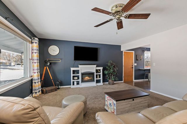 381 Keith Avenue, Crystal Lake, IL 60014