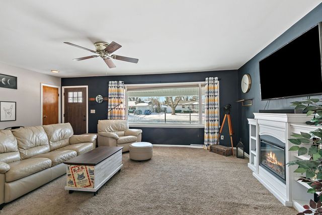 381 Keith Avenue, Crystal Lake, IL 60014