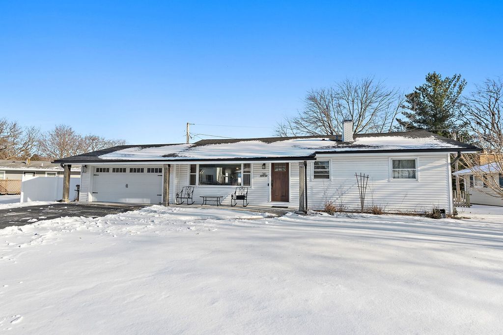 381 Keith Avenue, Crystal Lake, IL 60014