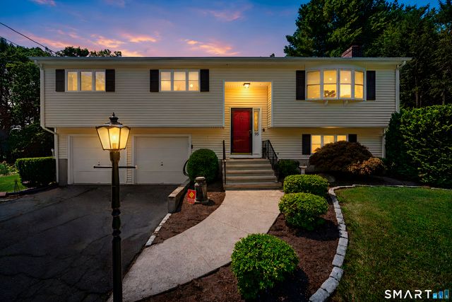 95 Pemberton Drive, Trumbull, CT 06611