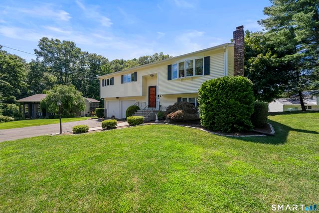 95 Pemberton Drive, Trumbull, CT 06611