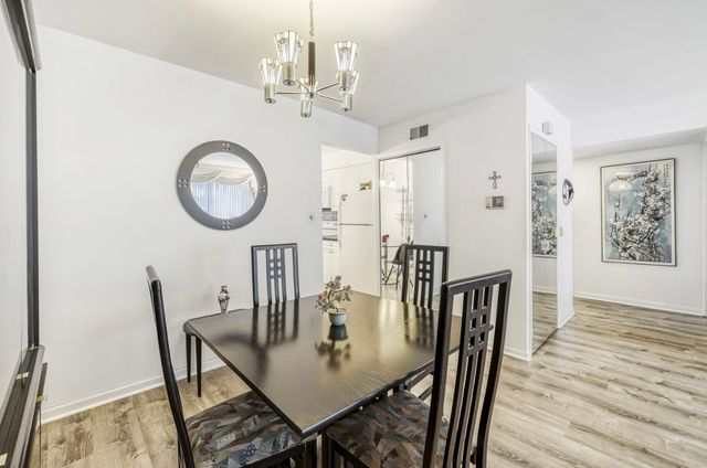 9387 Bay Colony Drive 3W, Des Plaines, IL 60016