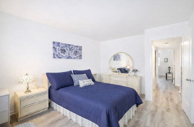 9387 Bay Colony Drive 3W, Des Plaines, IL 60016