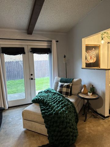 109 E Gladiola St, White Oak, TX 75693