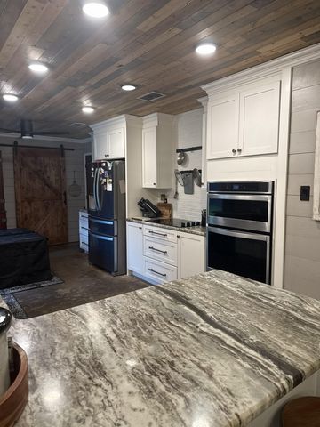 109 E Gladiola St, White Oak, TX 75693