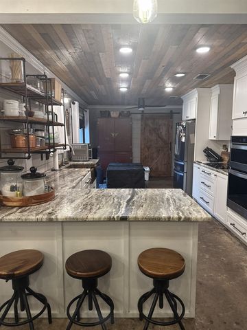 109 E Gladiola St, White Oak, TX 75693