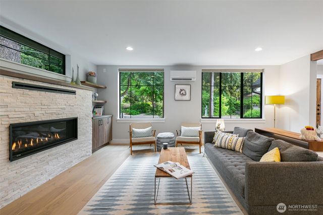 10715 2nd Avenue NW, Seattle, WA 98177