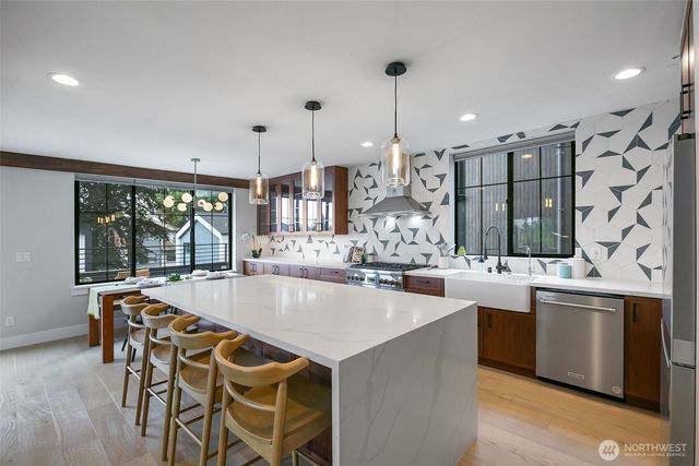 10715 2nd Avenue NW, Seattle, WA 98177
