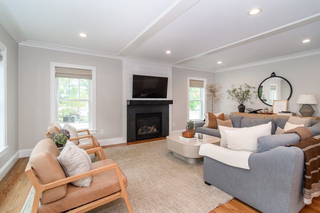 53 Beacon St, Natick, MA 01760