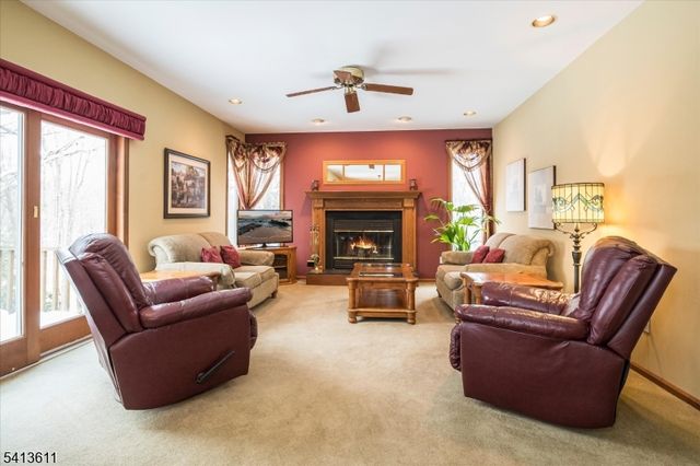 4 Woods Ave, Stanhope Boro, NJ 07874