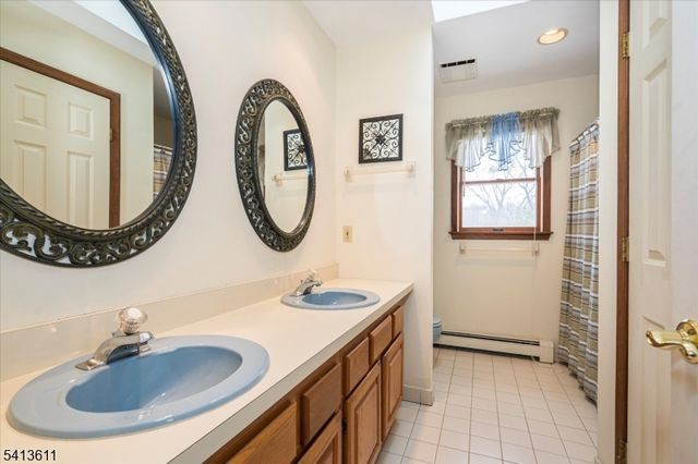 4 Woods Ave, Stanhope Boro, NJ 07874