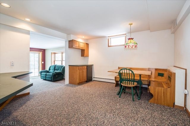 4 Woods Ave, Stanhope Boro, NJ 07874