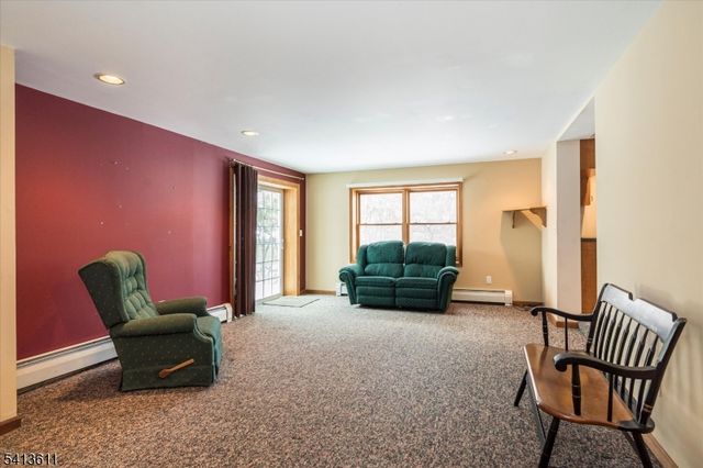 4 Woods Ave, Stanhope Boro, NJ 07874