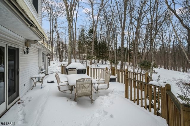 4 Woods Ave, Stanhope Boro, NJ 07874