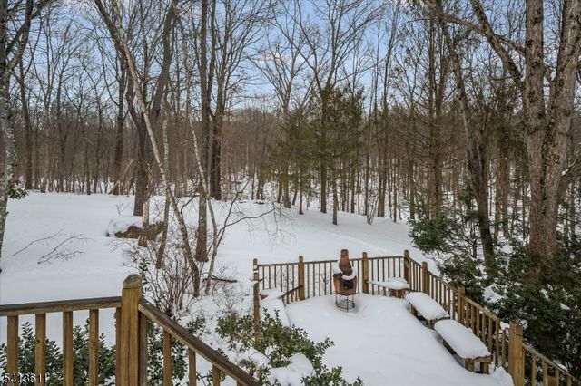 4 Woods Ave, Stanhope Boro, NJ 07874