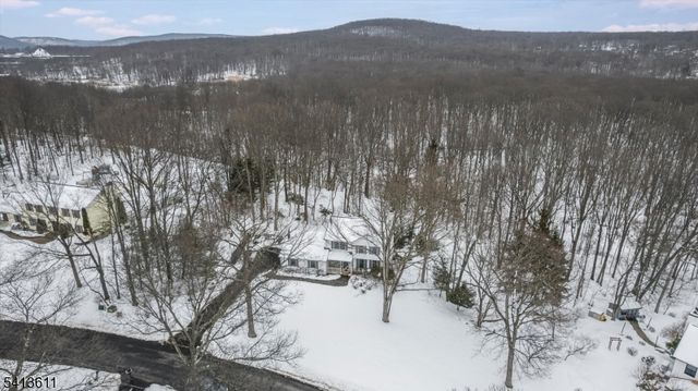 4 Woods Ave, Stanhope Boro, NJ 07874