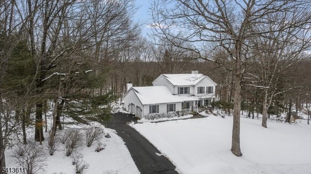 4 Woods Ave, Stanhope Boro, NJ 07874