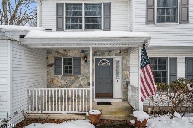 4 Woods Ave, Stanhope Boro, NJ 07874