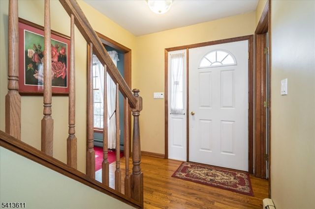 4 Woods Ave, Stanhope Boro, NJ 07874