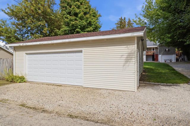 1059 Walnut STREET, West Bend, WI 53095
