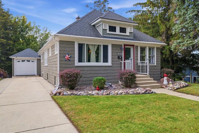 1059 Walnut STREET, West Bend, WI 53095