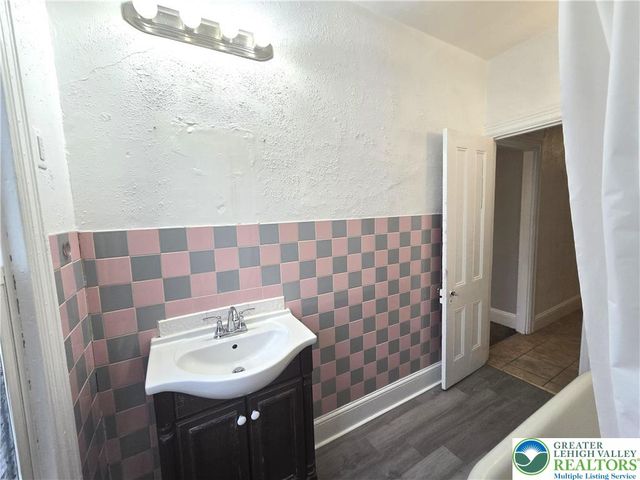 126 East Nesquehoning Street, Easton, PA 18042