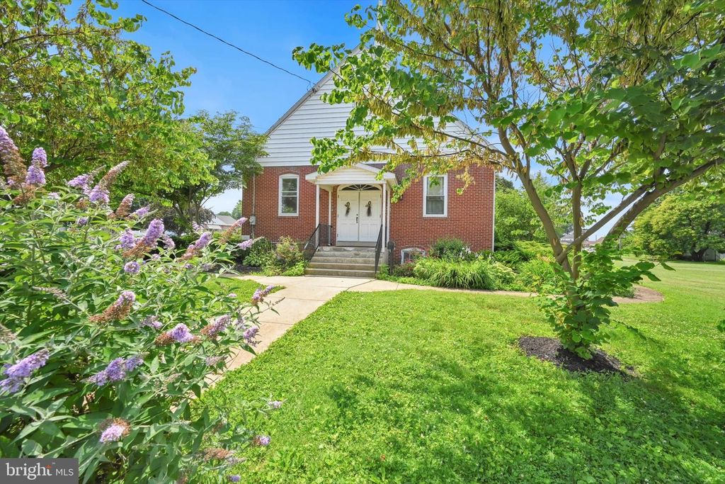 2100 MANOR RIDGE DR, Lancaster, PA 17603