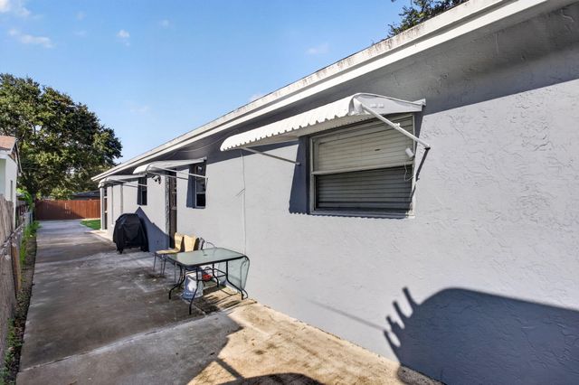 5715 GARFIELD Street, Hollywood, FL 33021