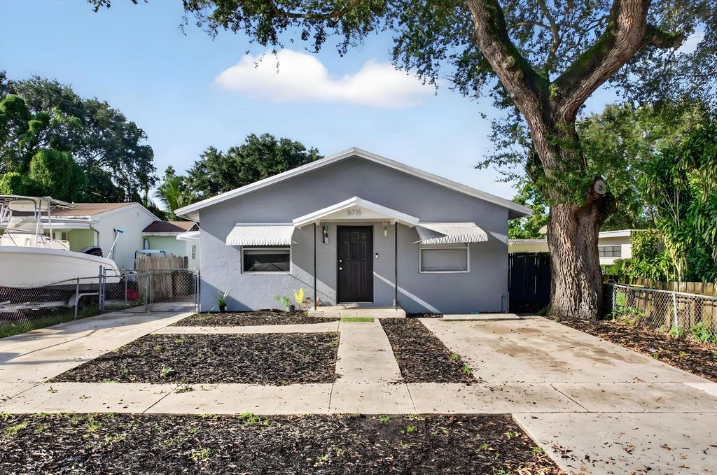 5715 GARFIELD Street, Hollywood, FL 33021