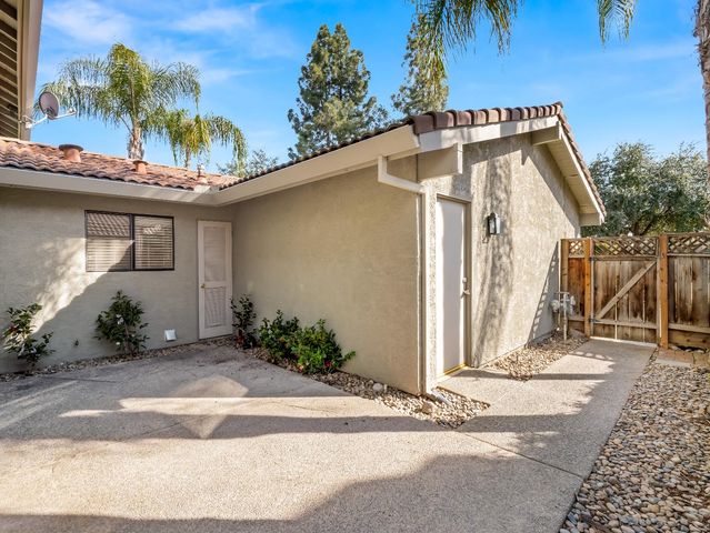 7029 N Teilman Avenue, Fresno, CA 93711