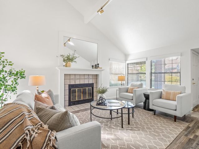 7029 N Teilman Avenue, Fresno, CA 93711