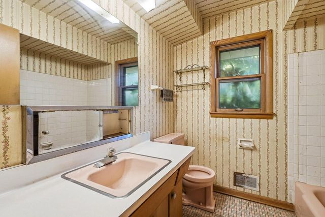 1721 Cedar STREET, South Milwaukee, WI 53172