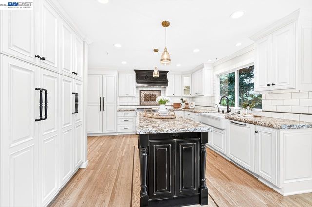 859 Gray Fox Cir, Pleasanton, CA 94566