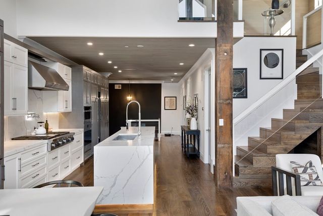 719 E 2nd St PH3, Boston, MA 02127