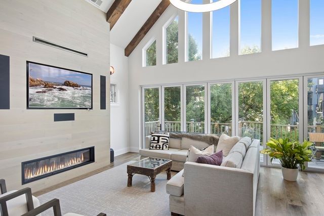 719 E 2nd St PH3, Boston, MA 02127