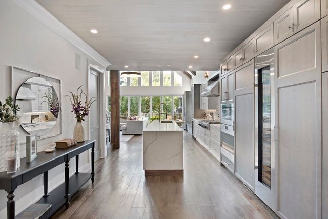 719 E 2nd St PH3, Boston, MA 02127