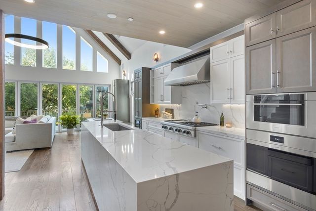 719 E 2nd St PH3, Boston, MA 02127