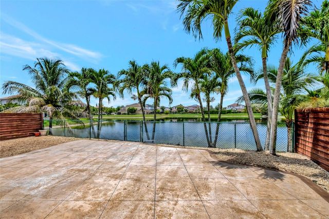 14443 SW 12th Ln, Miami, FL 33184
