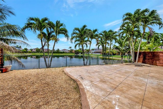 14443 SW 12th Ln, Miami, FL 33184