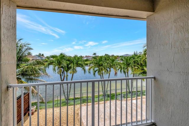 14443 SW 12th Ln, Miami, FL 33184