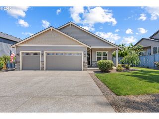 102 Ne OVERLOOK Ct, Estacada, OR 97023