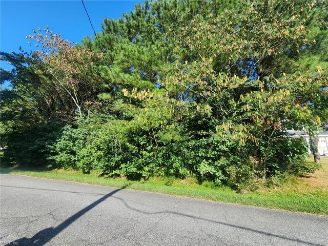 13 Truitt RD, Chesapeake, VA 23321