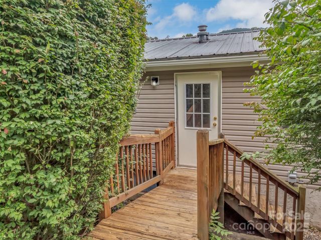 21 Crooked Trail, Canton, NC 28716