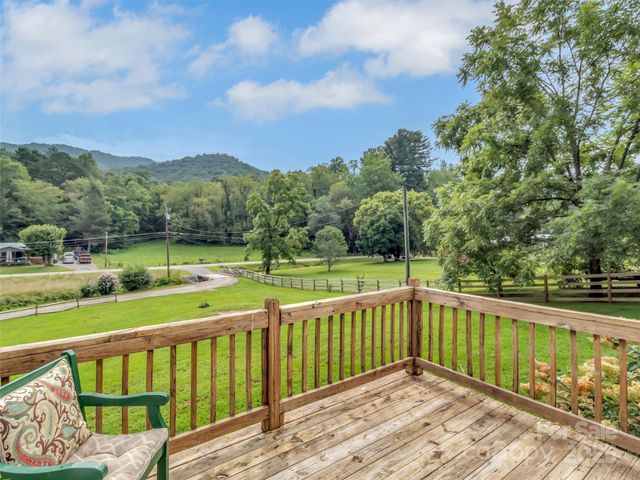21 Crooked Trail, Canton, NC 28716