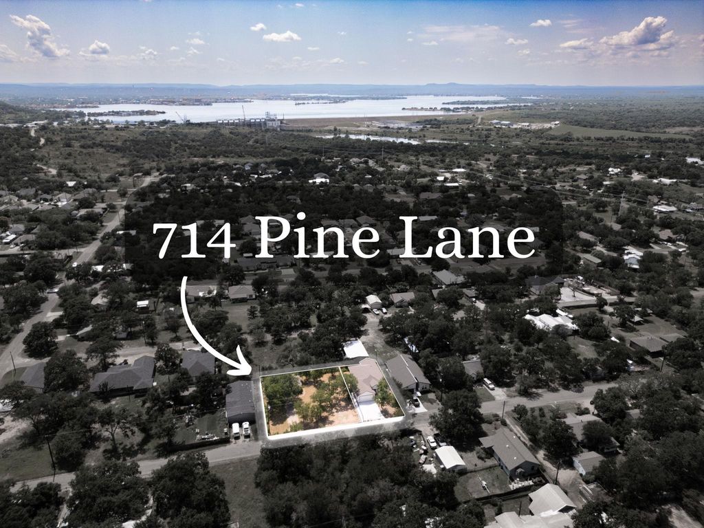 714 Pine LN, Horseshoe Bay, TX 78657