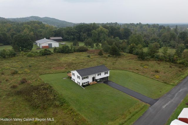45 Twisted Tree Lane, New Baltimore, NY 12124