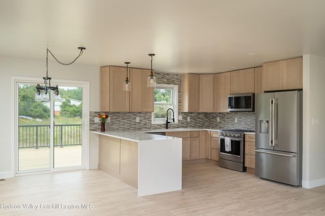 45 Twisted Tree Lane, New Baltimore, NY 12124
